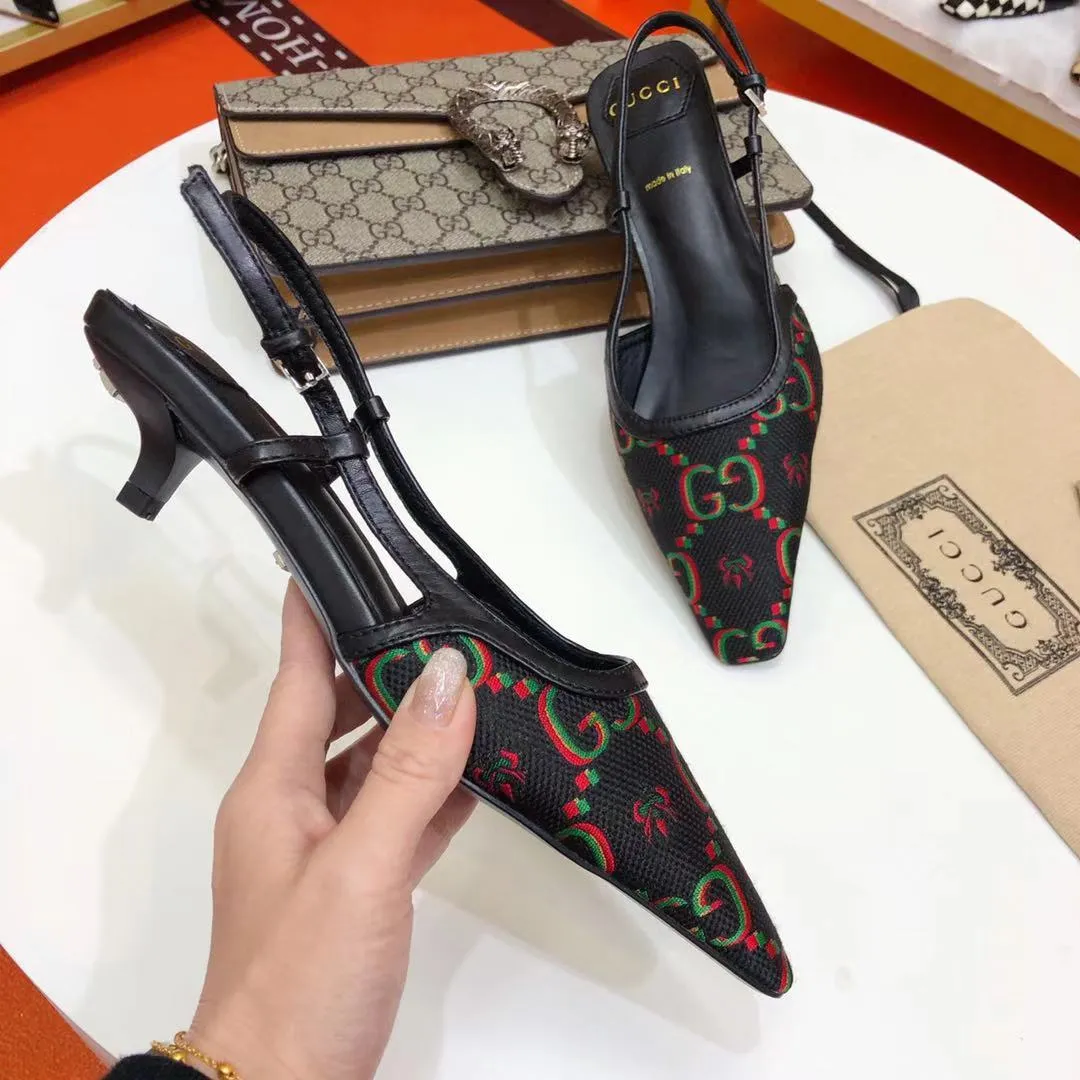 👟👟Ex-factory price 460👟👟 Gucci & Vintage 2025 spring new style second-hand original fabric/hot diamond mesh sandals, this series of sandals are so beautiful, you must buy them, Vintage things are like this, the longer they are, the more they taste👍🏻They are very elegant on the feet. Upper: Original Logo fabric Foot pads: Sheepskin Heel height: 4.5cm Sole: Genuine leather outsole Size: 34-41 (40 and 41 custom-made, non-refundable and non-exchangeable, with full set of packaging)